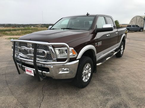 Used 2015 RAM 2500 Laramie AWD/4WD image 2