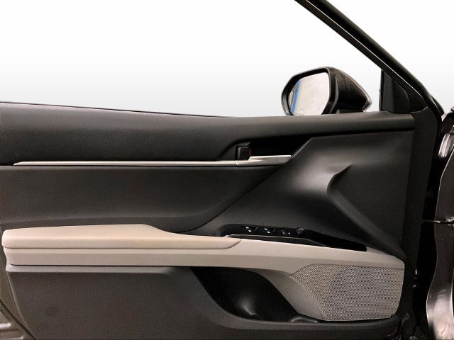 Used 2019 Toyota Camry SE FWD image 22