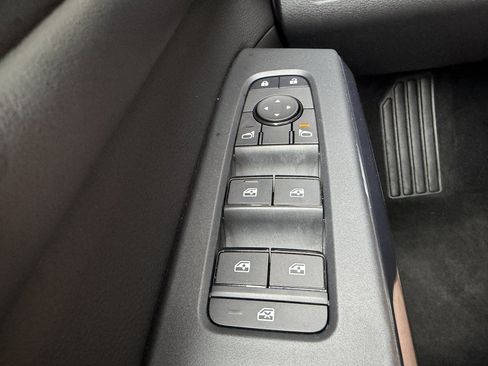 Used 2025 Nissan Pathfinder SV FWD image 24