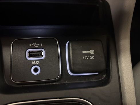 Used 2019 Jeep Cherokee Limited w/ Trailer Tow Group AWD/4WD image 12