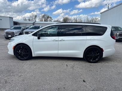 Used 2025 Chrysler Pacifica Limited