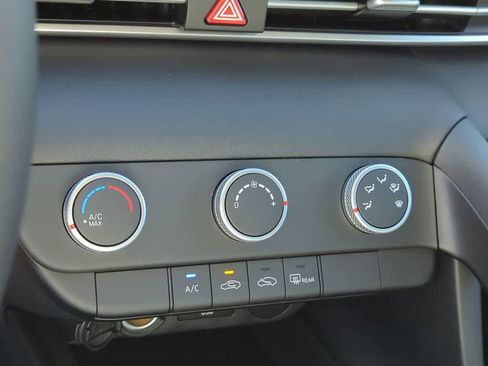 New 2026 Hyundai Elantra SE FWD image 30