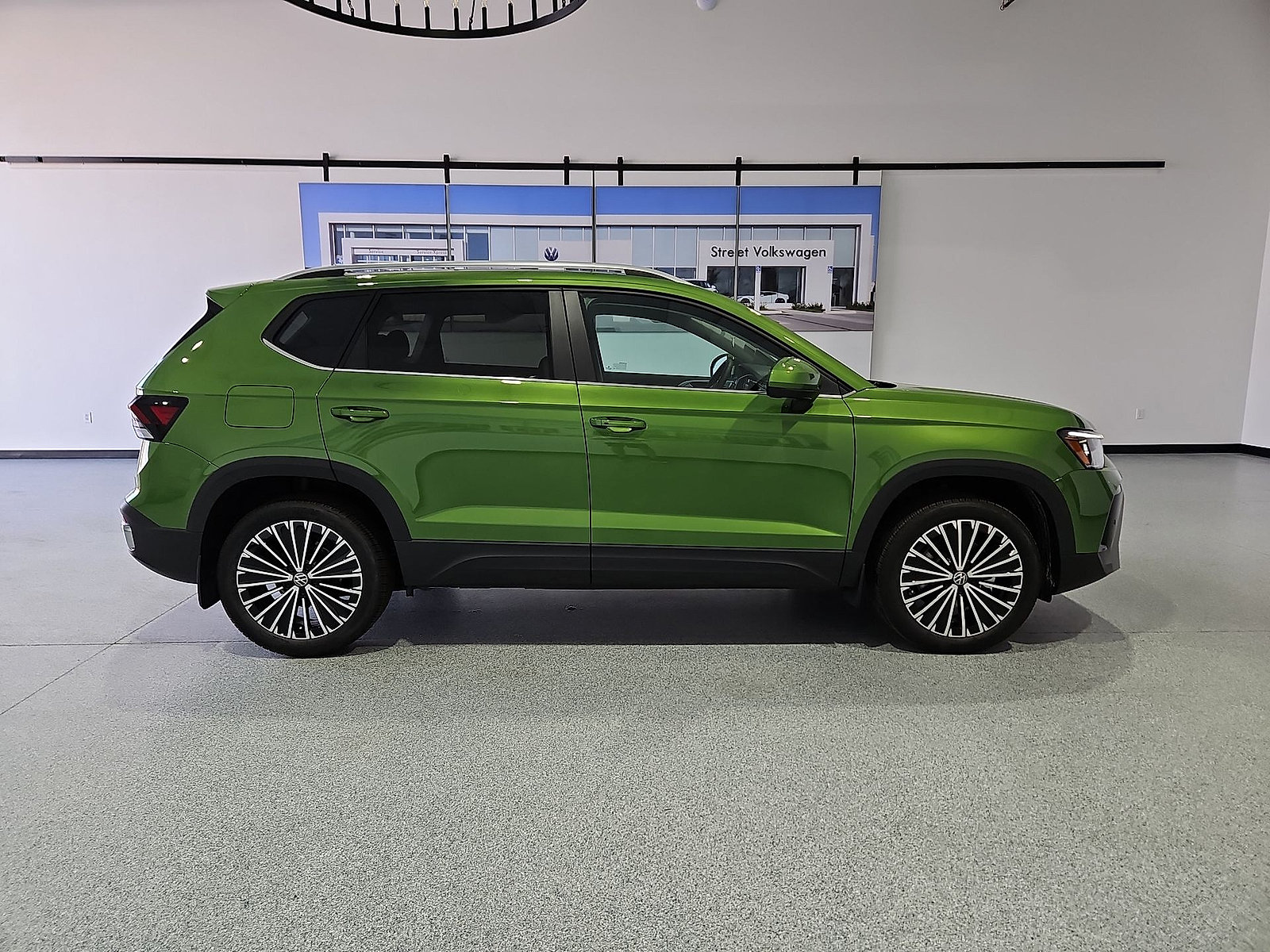 New 2027 Volkswagen Taos SE FWD image 9