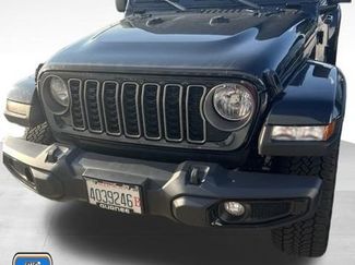 Used 2025 Jeep Gladiator Sport AWD/4WD video 1