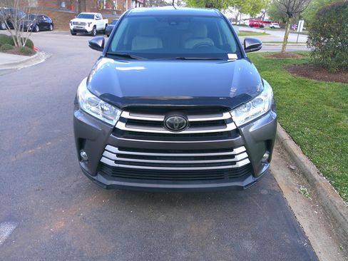 Used 2018 Toyota Highlander Plus image 3
