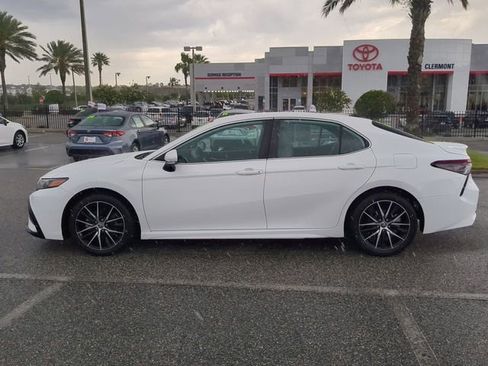 Used 2021 Toyota Camry SE w/ Convenience Package FWD image 7