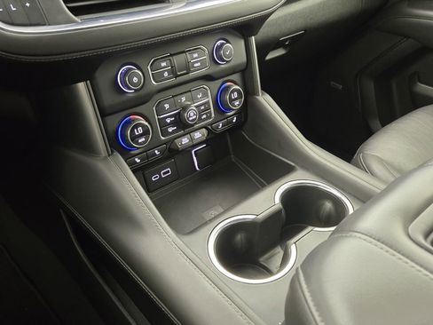 Used 2022 Chevrolet Tahoe LT w/ Luxury Package RWD image 20