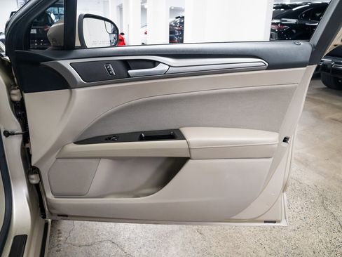 Used 2017 Ford Fusion SE image 21