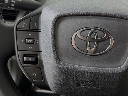 Used 2025 Toyota Prius LE image 19