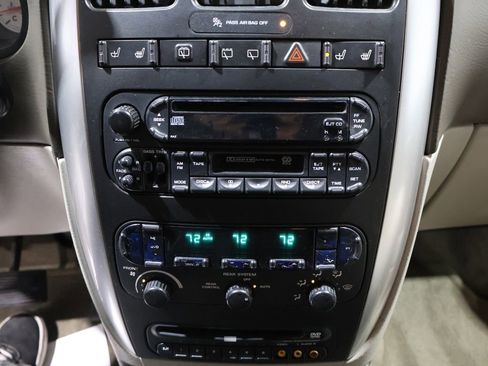 Used 2007 Chrysler Town & Country Touring image 23