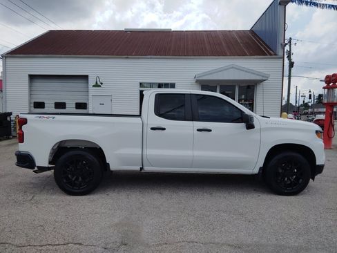Used 2023 Chevrolet Silverado 1500 W/T w/ WT Value Package AWD/4WD image 8