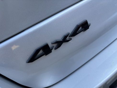 Used 2024 Jeep Grand Cherokee Altitude image 10