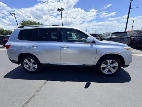 Used 2013 Toyota Highlander Limited AWD/4WD image 3
