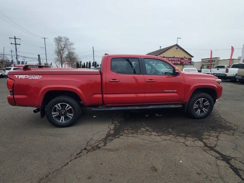Used 2017 Toyota Tacoma TRD Sport w/ Exterior Package image 7