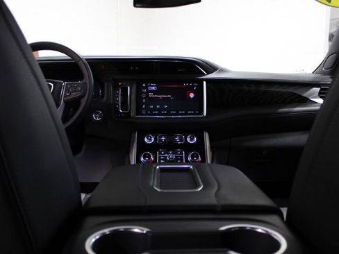 Used 2024 GMC Yukon XL Denali image 30