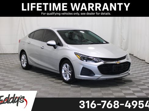 Used 2019 Chevrolet Cruze LT w/ Convenience Package FWD image 1