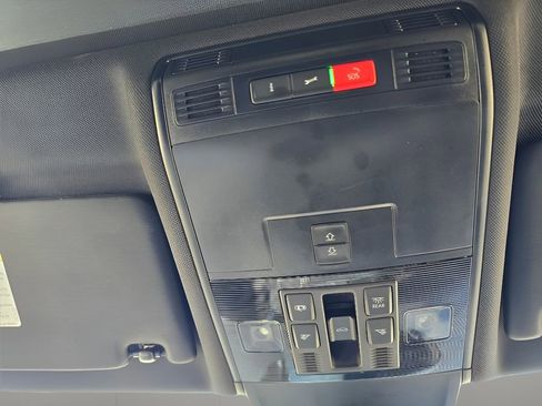 Used 2021 Volkswagen Tiguan SEL Premium R-Line image 25