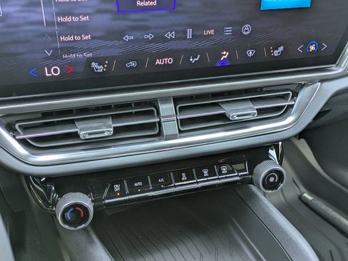 Used 2026 Chevrolet Equinox EV LT image 18