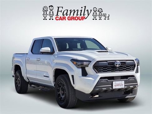 Used 2024 Toyota Tacoma TRD Sport w/ TRD Sport Premium Package image 2