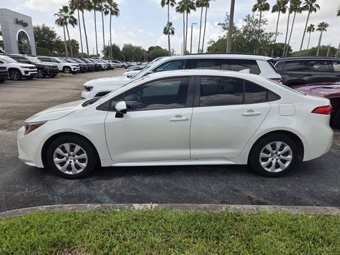 Used 2020 Toyota Corolla LE FWD image 4