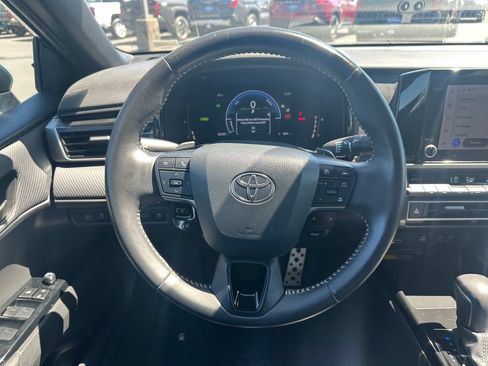 Used 2025 Toyota Camry SE FWD image 19