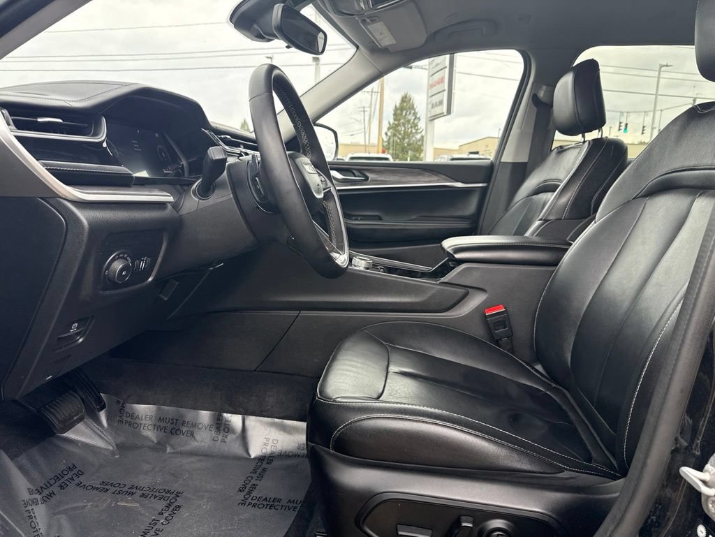 Used 2023 Jeep Grand Cherokee L Limited AWD/4WD image 25