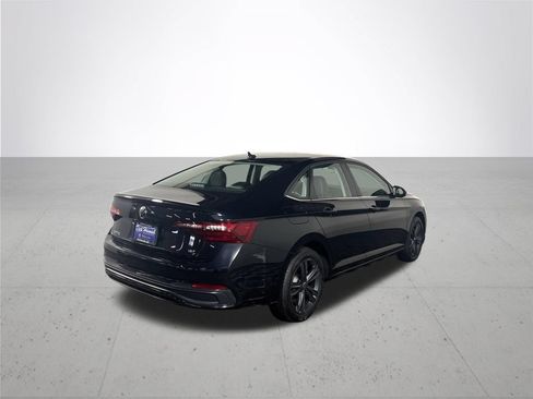 Certified 2022 Volkswagen Jetta SE FWD image 8