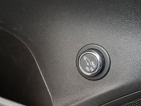 Used 2023 Buick Envision Essence w/ Technology Package I image 15