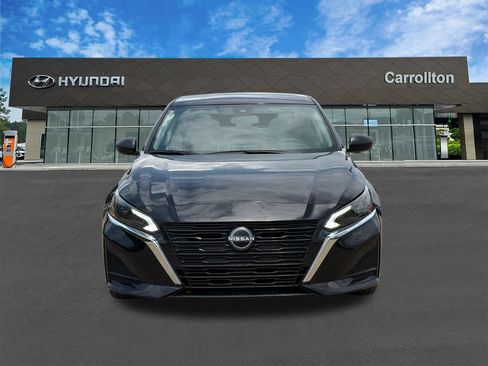 Used 2025 Nissan Altima 2.5 SV FWD image 2