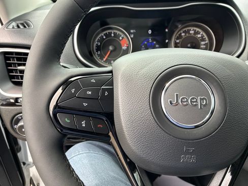 Used 2023 Jeep Cherokee Altitude Lux w/ Mopar Interior Package AWD/4WD image 25