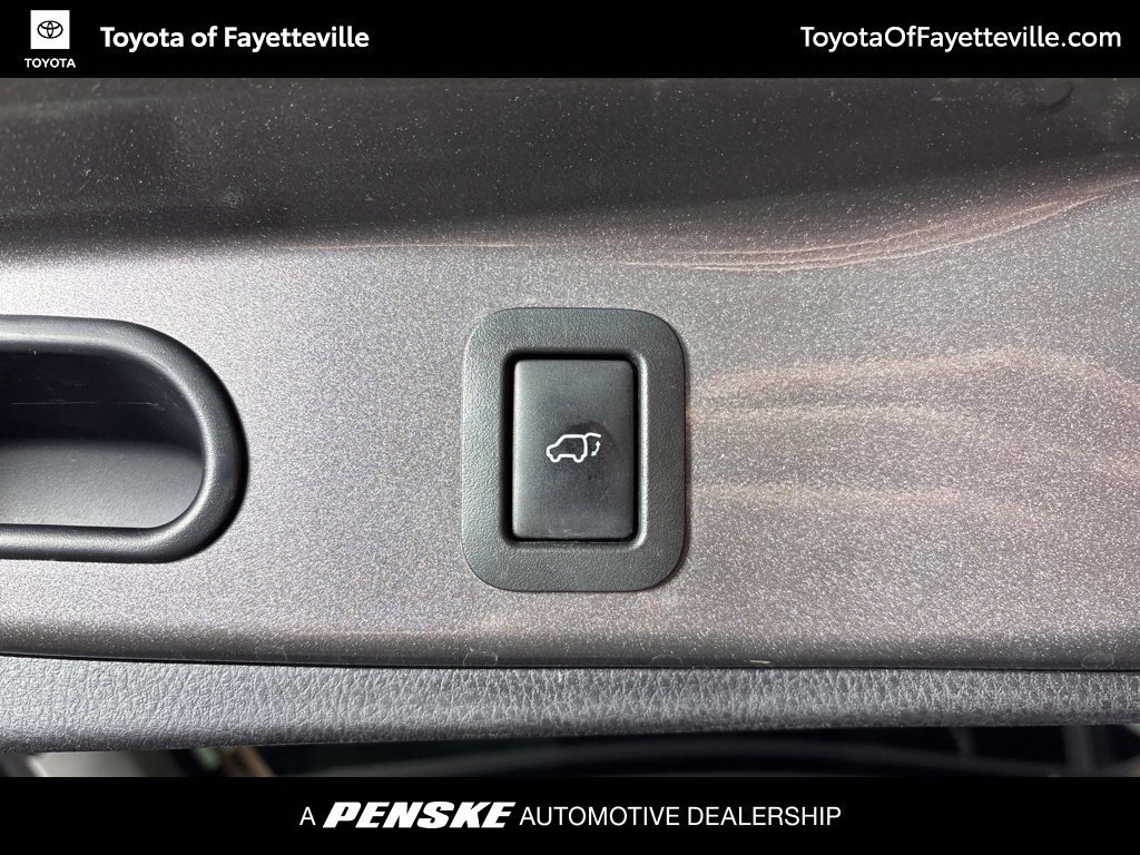 Used 2016 Toyota Highlander XLE AWD/4WD image 14
