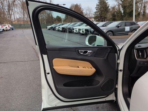 Used 2021 Volvo XC60 T5 Inscription w/ Protection Package Premier image 7