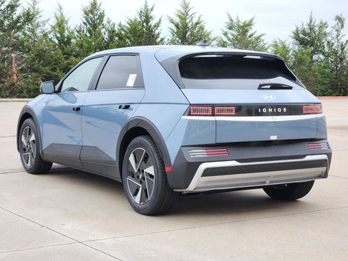 New 2026 Hyundai Ioniq 5 SEL RWD image 3