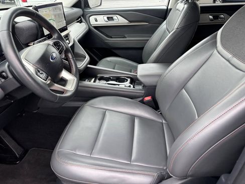Used 2025 Ford Explorer Active w/ Active Comfort Package RWD image 10