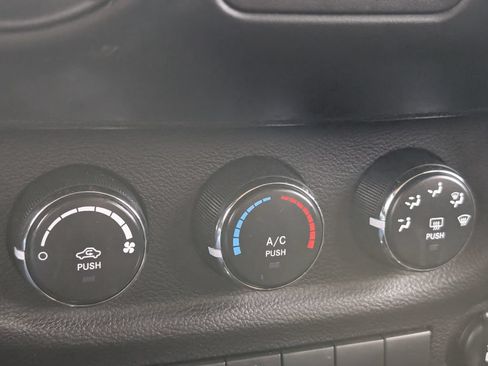 Used 2018 Jeep Wrangler Unlimited Sport S AWD/4WD image 16