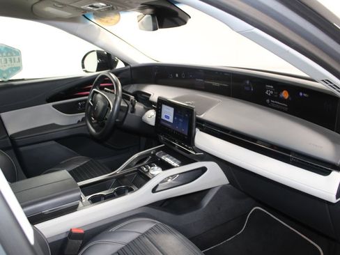 Used 2024 Lincoln Nautilus Reserve image 29