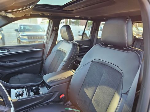 New 2026 Jeep Grand Cherokee Altitude image 21