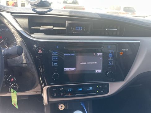 Used 2017 Toyota Corolla LE FWD image 4