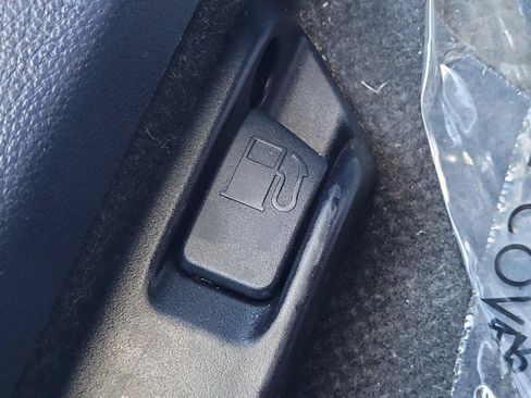 Used 2023 Toyota Corolla Cross XLE FWD image 18