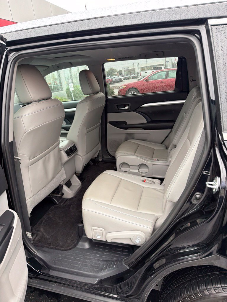 Used 2019 Toyota Highlander XLE AWD/4WD image 6
