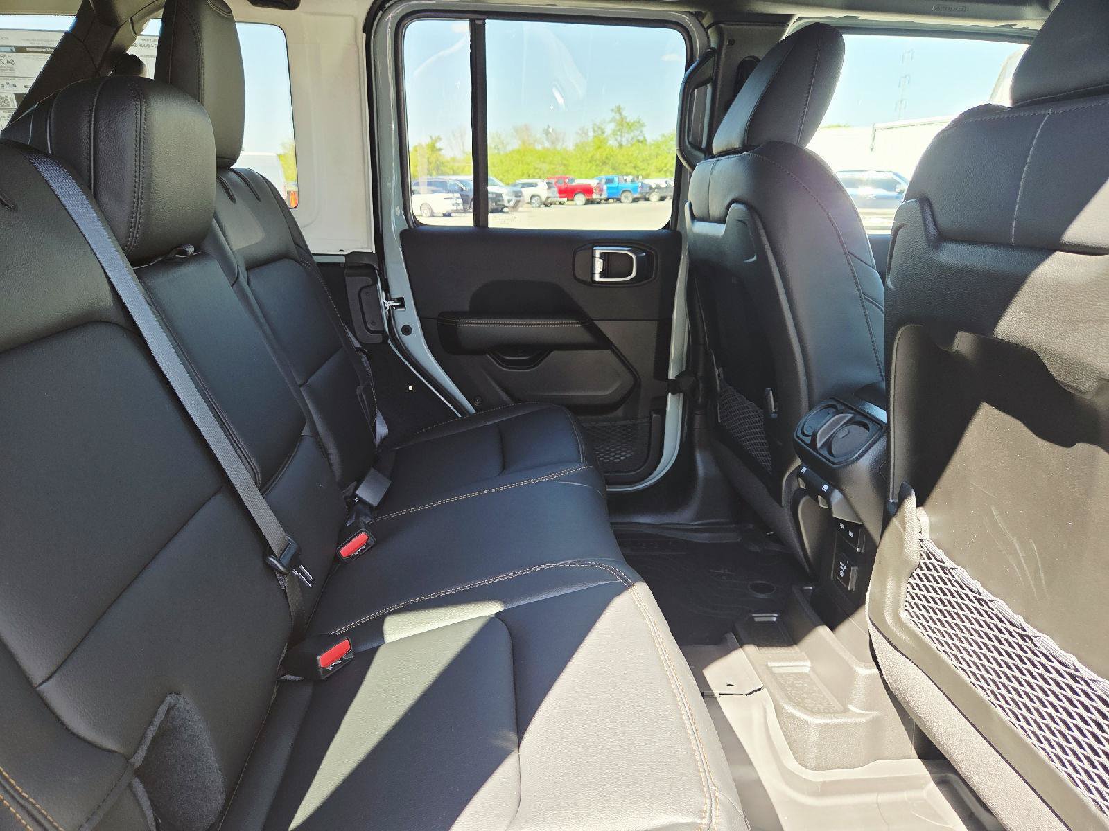 New 2027 Jeep Wrangler Unlimited Sahara AWD/4WD image 35