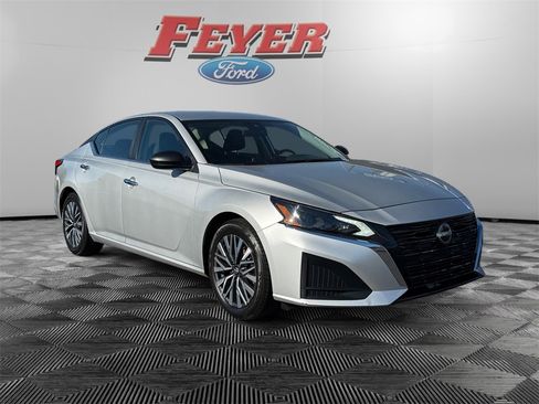 Used 2024 Nissan Altima 2.5 SV image 7