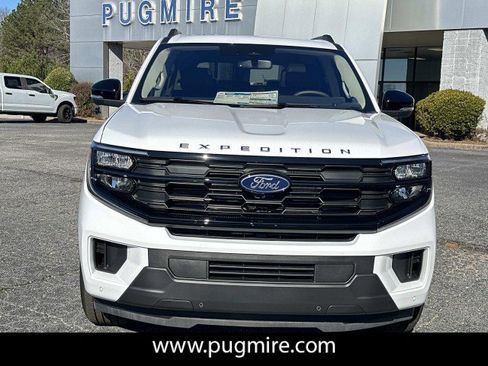 New 2025 Ford Expedition Active image 2