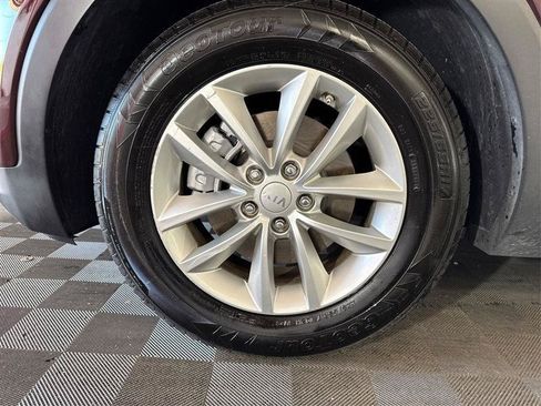 Used 2017 Kia Sorento AWD image 25