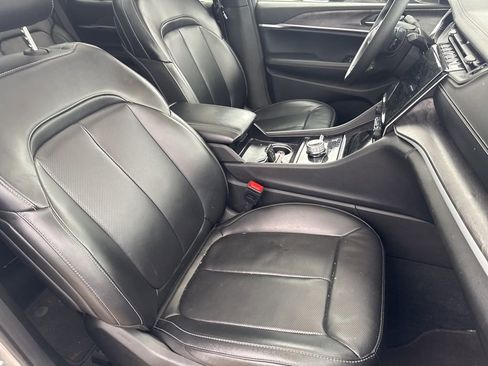 Used 2024 Jeep Grand Cherokee L Limited w/ Luxury Tech Group II AWD/4WD image 6