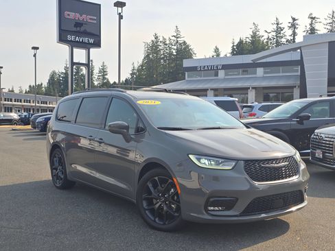 Used 2021 Chrysler Pacifica Touring w/ S Appearance Package FWD image 1
