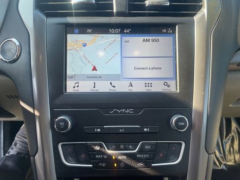 Used 2019 Ford Fusion SEL image 24