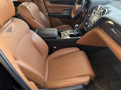 Used 2017 Bentley Bentayga AWD/4WD image 23