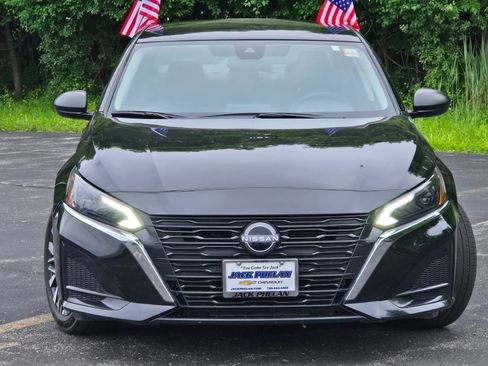 Used 2025 Nissan Altima 2.5 SV FWD image 4