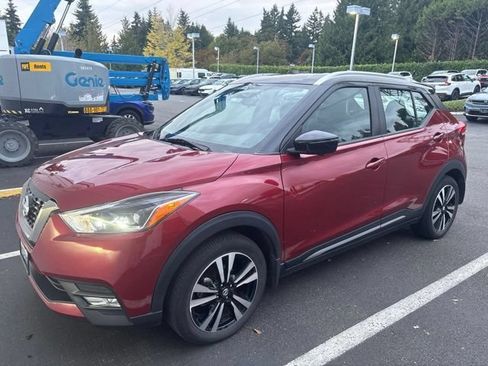 Used 2019 Nissan Kicks SR w/ SR Premium Package FWD image 2
